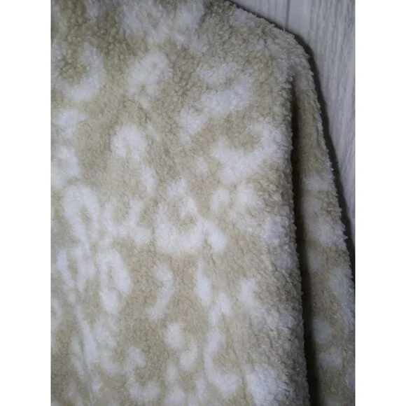 All In Motion Women's Sz M Cozy Beige Cheetah Print Full Zip Sherpa Jacket NEW - Picture 3 of 7
